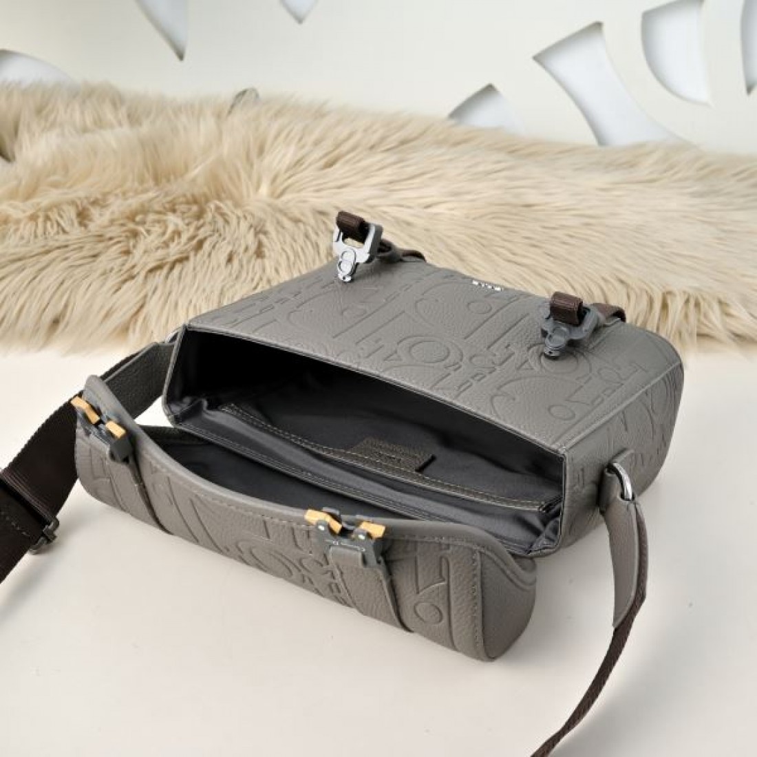 人気 定番 スタイリッシュ 男女兼用 通勤 ディオール DIOR コピー ショルダーバッグ