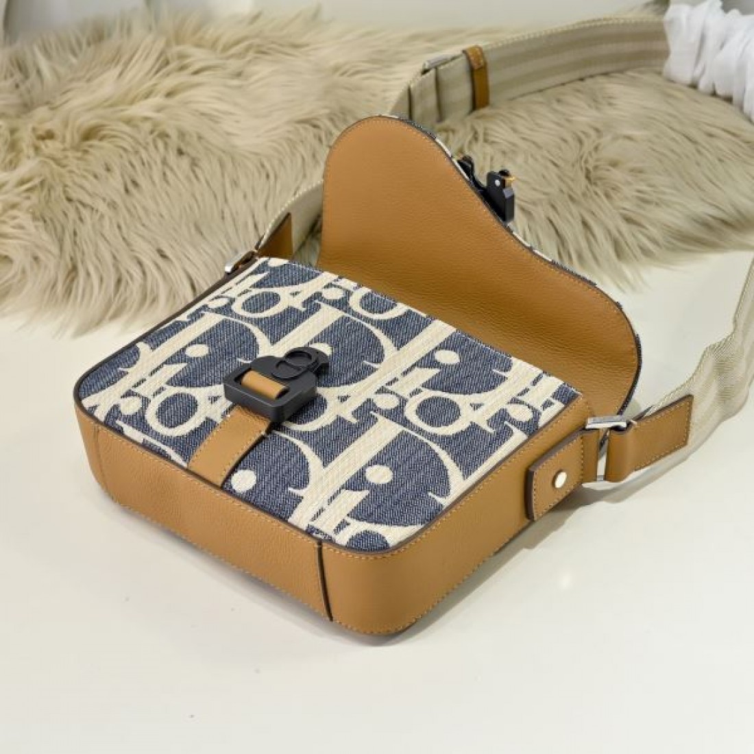 上質 洗練 ラグジュアリー 大人向け 高級感 ディオール DIOR コピー ショルダーバッグ