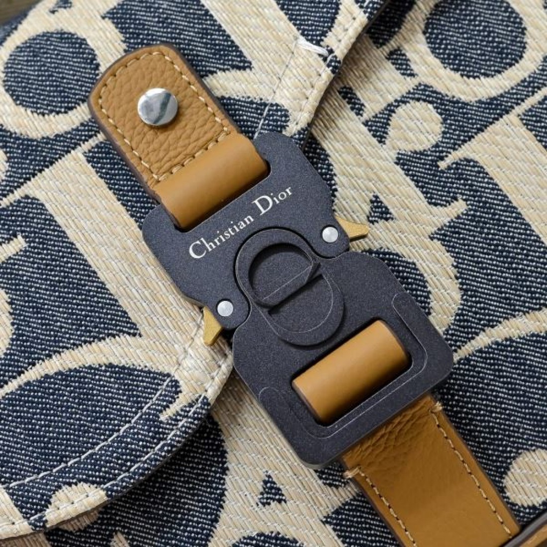 上質 洗練 ラグジュアリー 大人向け 高級感 ディオール DIOR コピー ショルダーバッグ