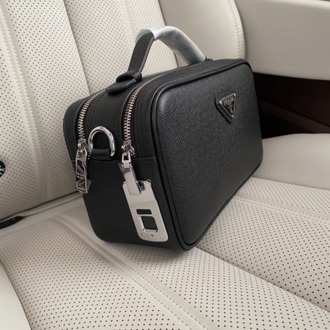 人気 高級感 シンプル 軽量 通勤 通学 プラダ PRADA コピー ショルダーバッグ