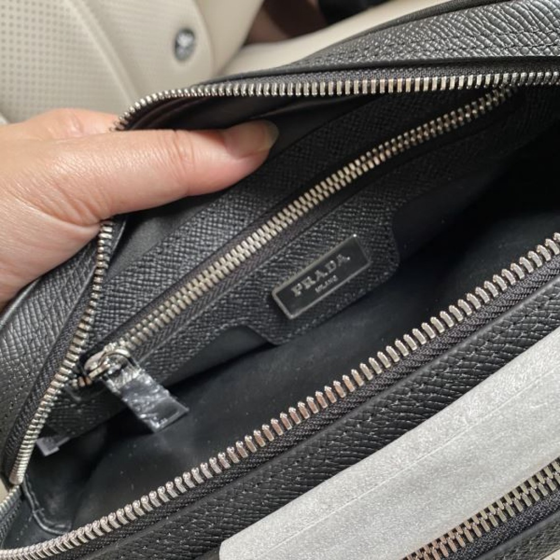 人気 高級感 シンプル 軽量 通勤 通学 プラダ PRADA コピー ショルダーバッグ