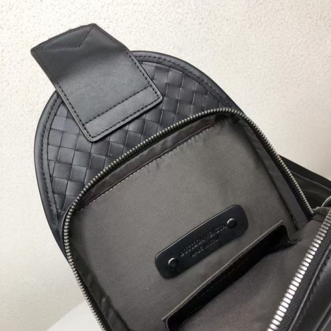 上質 高級感 洗練 編み込み ボッテガヴェネタ BOTTEGA VENETA コピー ショルダーバッグ