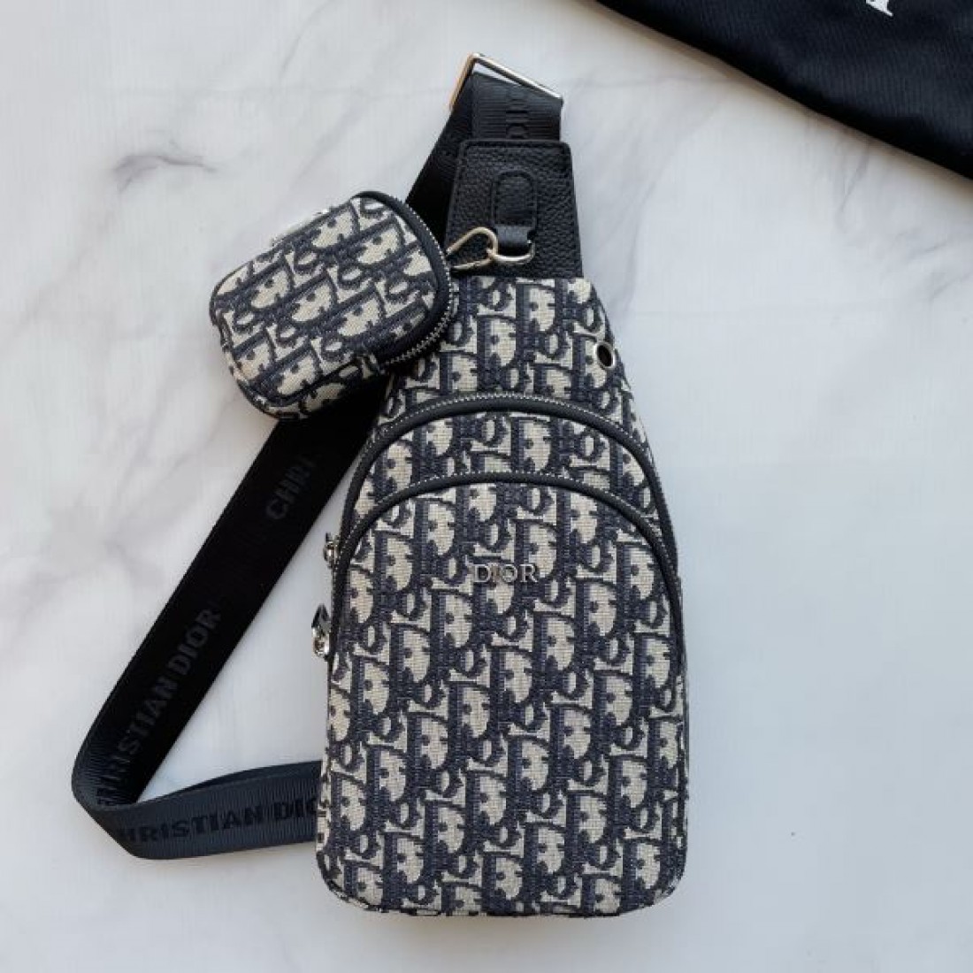 人気 スタイリッシュ カジュアル 軽量 斜め掛け...