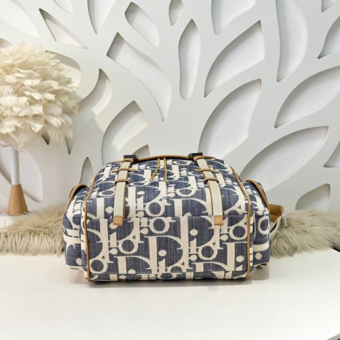 ディオール コピー リュック オブリークキャンバス 縦型フォルム フラップ＋バックル仕様 調節可能ショルダー 多機能 ポケットモード 高級感 Dior