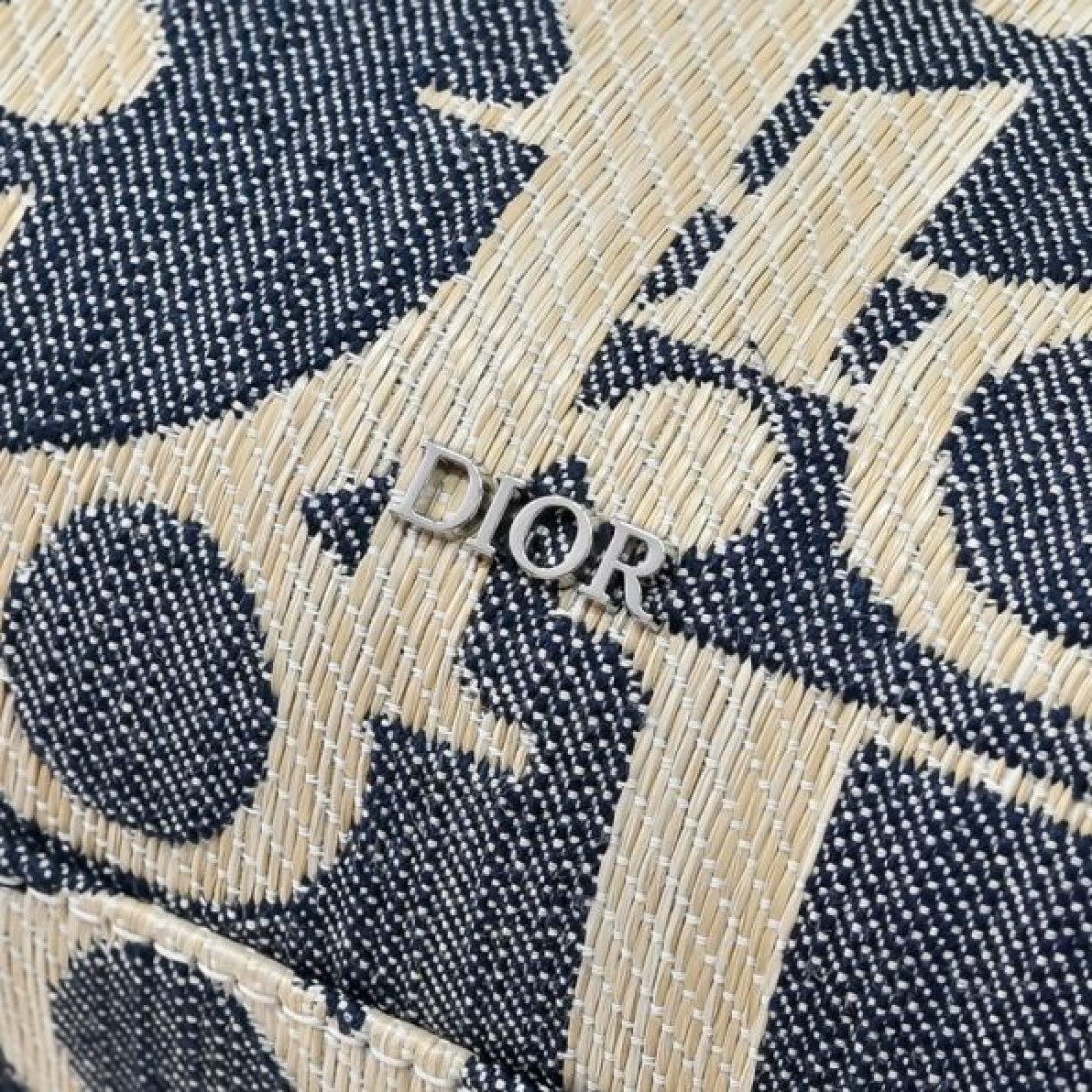 ディオール コピー リュック オブリークキャンバス 縦型フォルム フラップ＋バックル仕様 調節可能ショルダー 多機能 ポケットモード 高級感 Dior