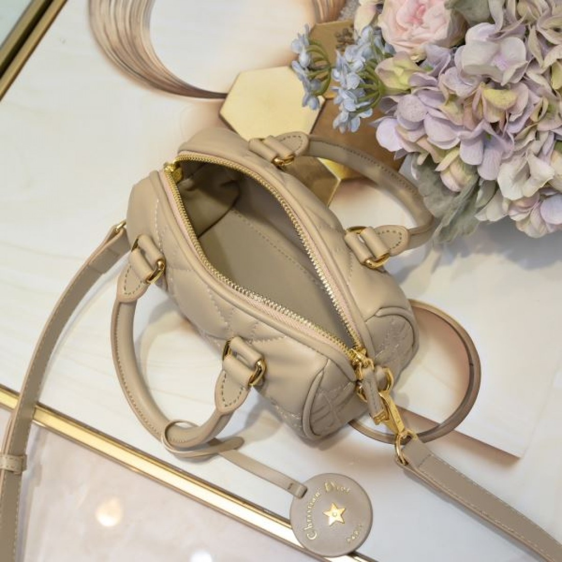 大人上品 モダン DIOR ディオール コピー トートバッグ 軽量 通勤向け