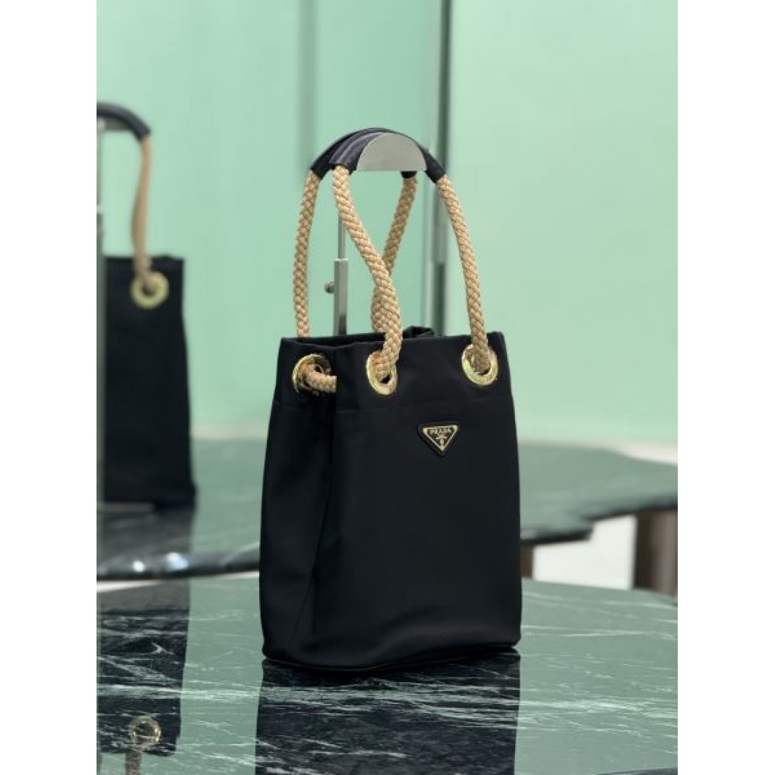 数量限定 PRADA プラダ コピー トートバッグ 軽やか 洗練 高品質