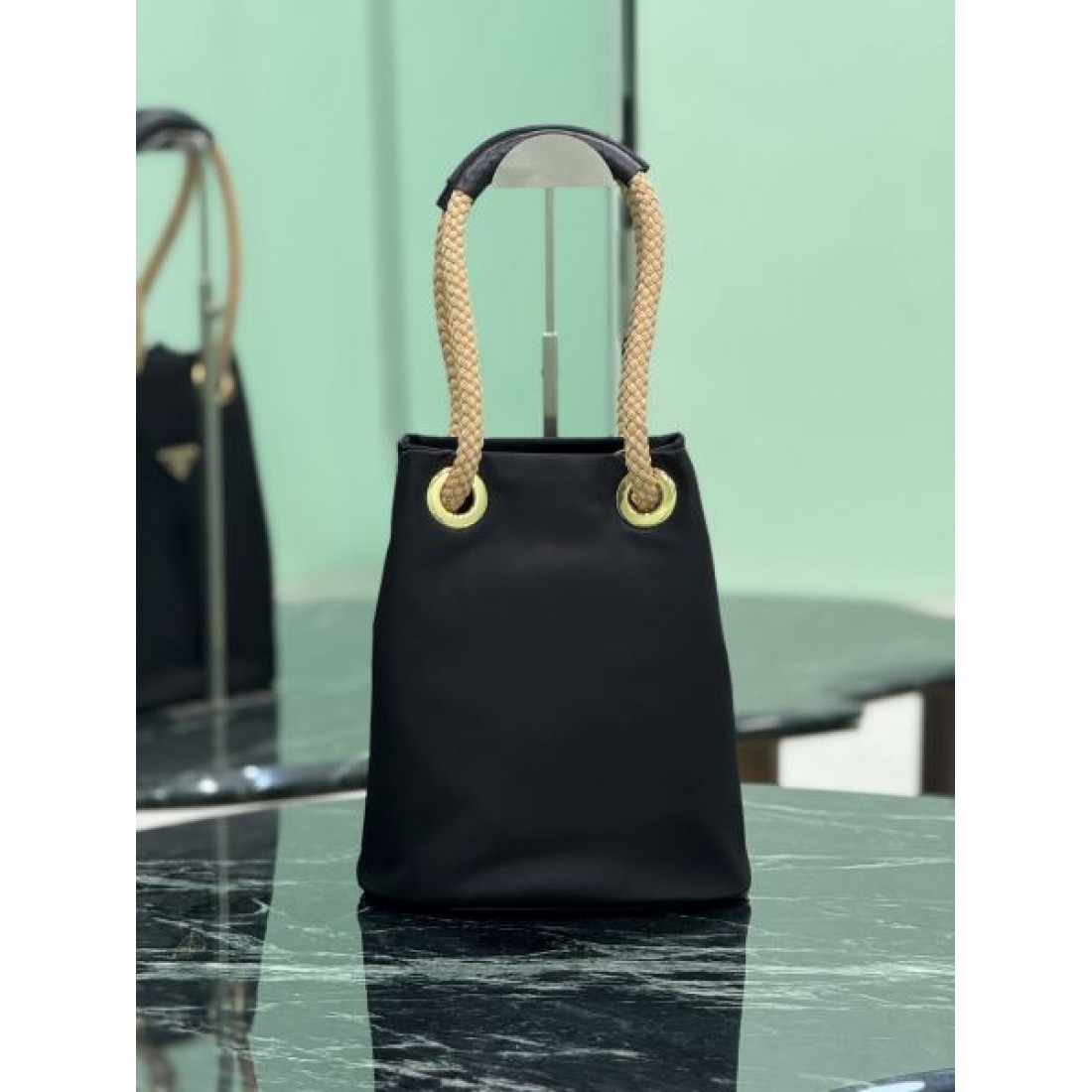 数量限定 PRADA プラダ コピー トートバッグ 軽やか 洗練 高品質