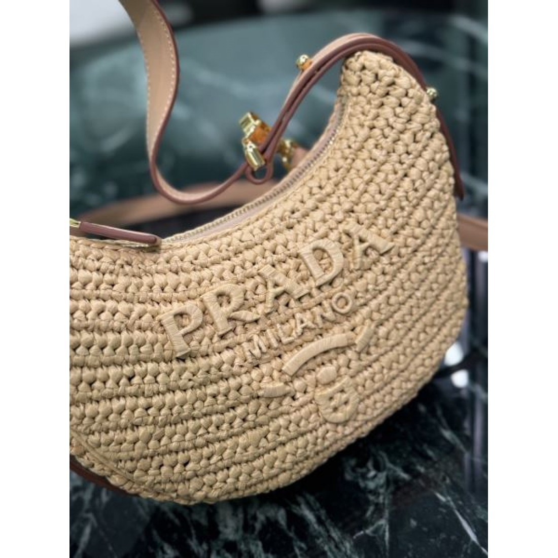  期間限定 PRADA プラダ コピー トートバッグ トレンド 高級感 シンプル