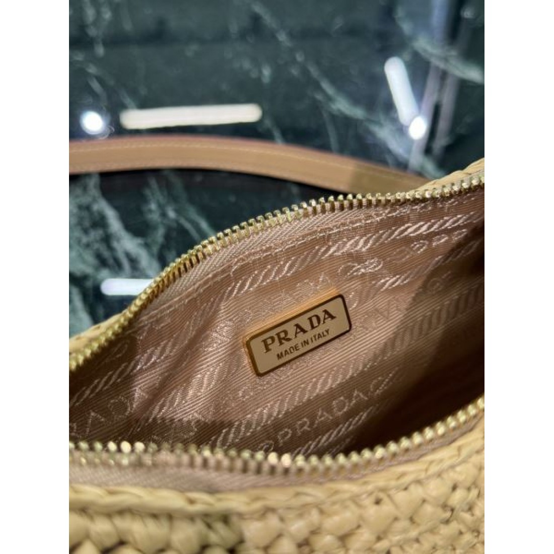  期間限定 PRADA プラダ コピー トートバッグ トレンド 高級感 シンプル