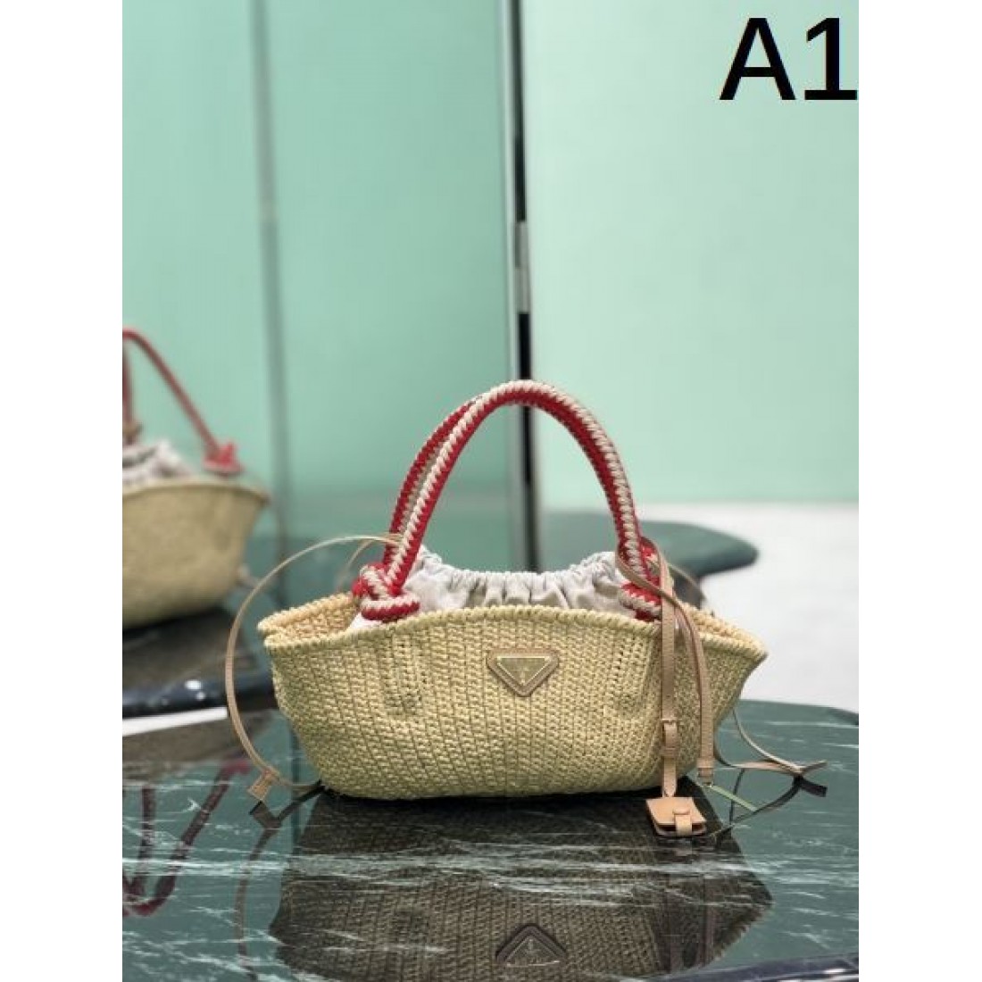 上品 コンパクト PRADA プラダ コピー ハ...