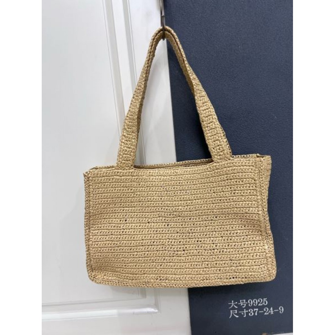 ナチュラル 上品 VALENTINO ヴァレンティノ コピー トートバッグ ラフィア編み ワイドスクエア ビッグVロゴデザイン 軽量素材 大容量 リゾートスタイル