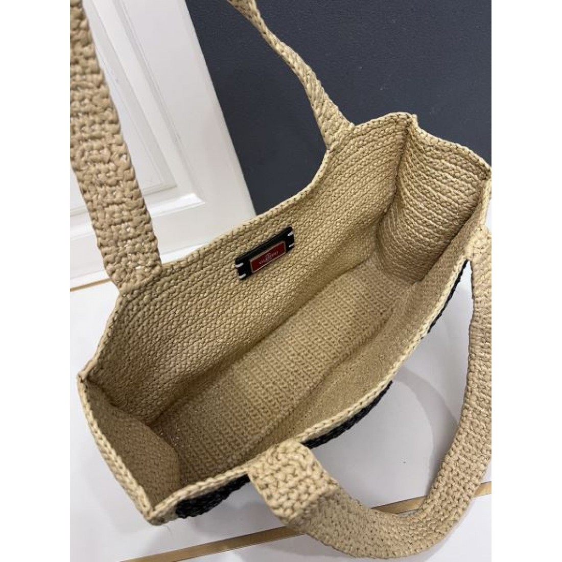 ナチュラル 上品 VALENTINO ヴァレンティノ コピー トートバッグ ラフィア編み ワイドスクエア ビッグVロゴデザイン 軽量素材 大容量 リゾートスタイル