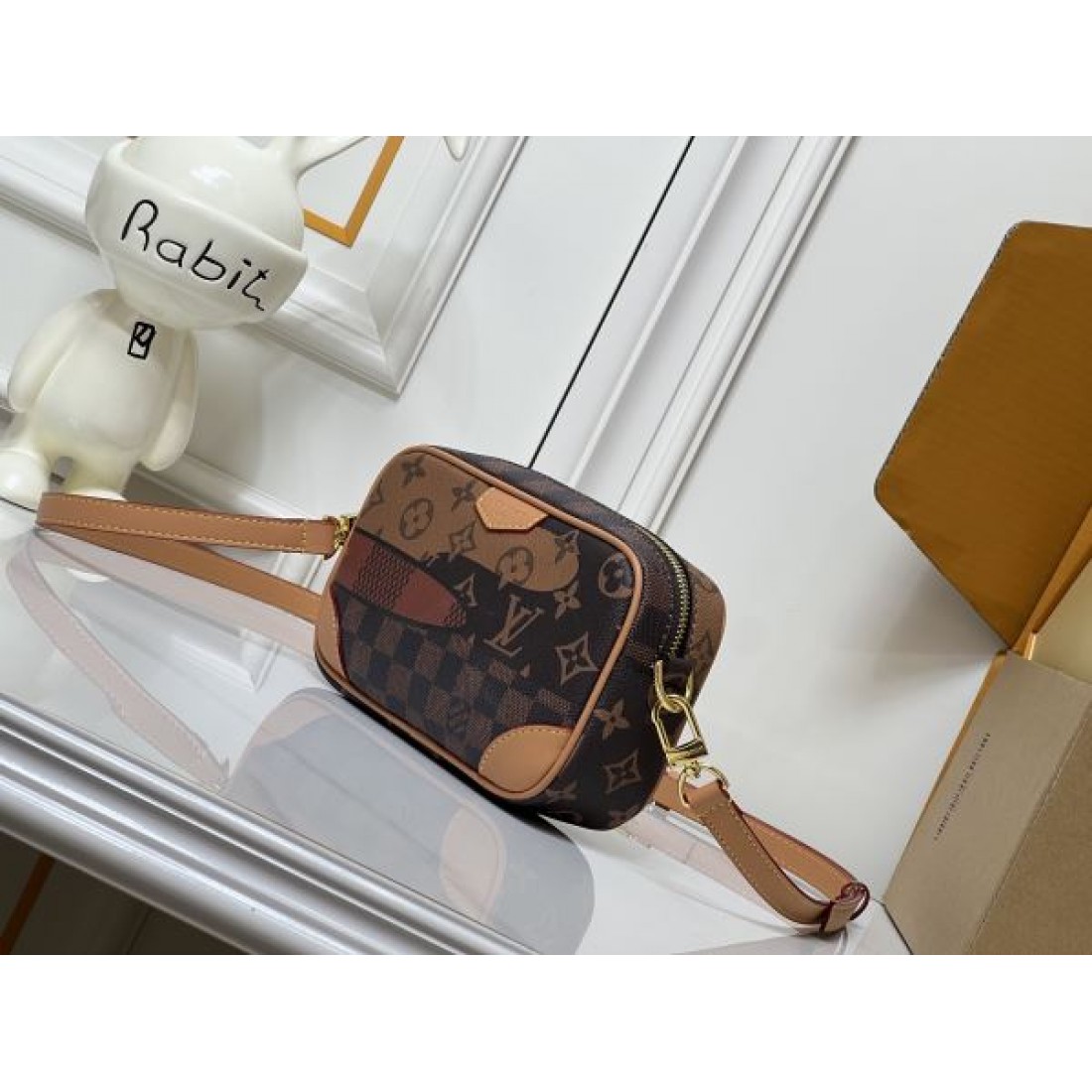 トレンド 高級感 Louis Vuitton ルイヴィトン コピー クロスボディバッグ モノグラムパターン ミニバッグ ファスナー開閉 コンパクト収納 日常万能