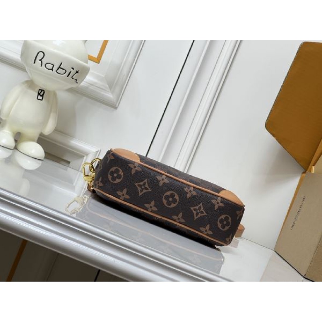 トレンド 高級感 Louis Vuitton ルイヴィトン コピー クロスボディバッグ モノグラムパターン ミニバッグ ファスナー開閉 コンパクト収納 日常万能