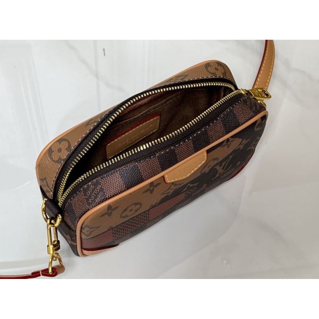 トレンド 高級感 Louis Vuitton ルイヴィトン コピー クロスボディバッグ モノグラムパターン ミニバッグ ファスナー開閉 コンパクト収納 日常万能