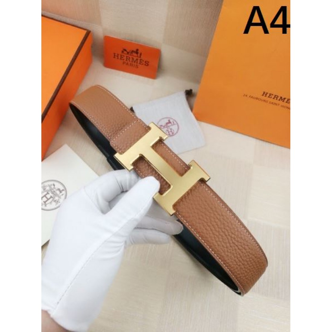 バックル主役 Hermes エルメス コピー ベルト ブラックトゴ調レザー ゴールドH金具 シボ感レザー 厚みあるストラップ 高級感際立つ