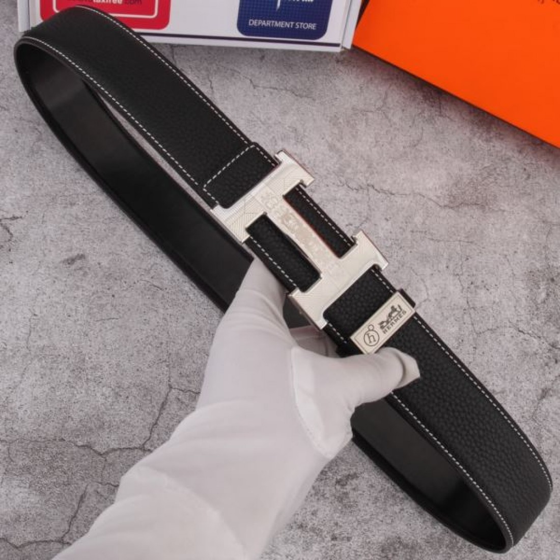メタル構造強調 Hermes エルメス コピー ベルト ブラックグレインレザー シルバーHバックル マット仕上げ エッジ効いた輪郭 メンズ仕様