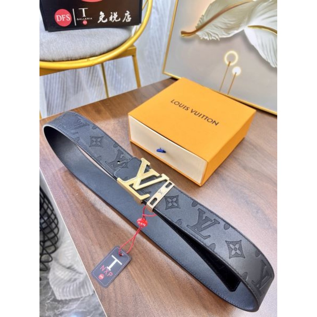 Louis Vuitton ルイヴィトン コピー ベルト ダークグレーモノグラム ブラックグラデーション メタルバックル仕様 落ち着いた色味 メンズスタイル