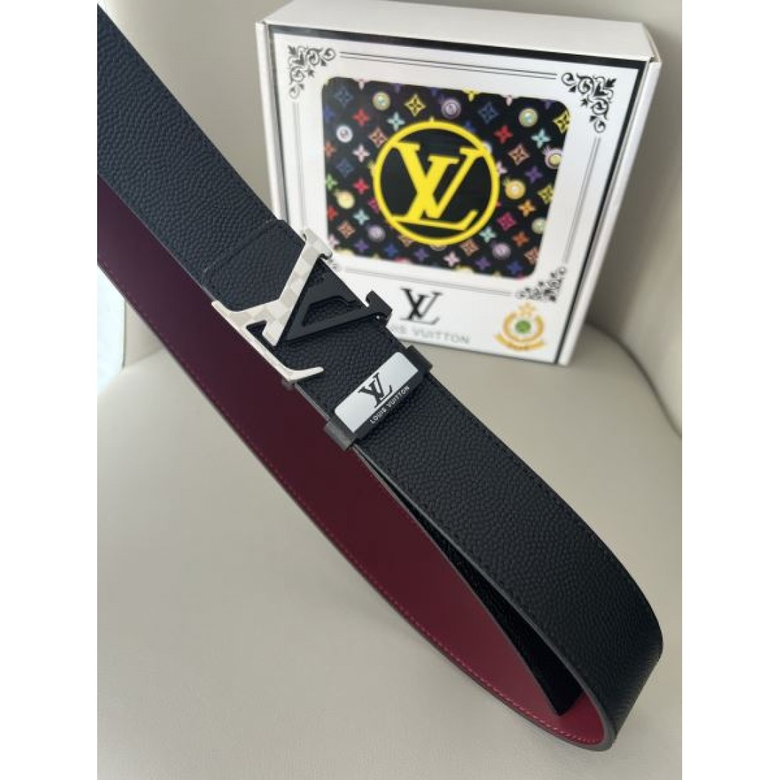 シンプル 上品 Louis Vuitton ルイヴィトン コピー ベルト グレーモノグラム ブラックレザーコンビ メタルロゴバックル フィット感良好 ビジネスカジュアル対応