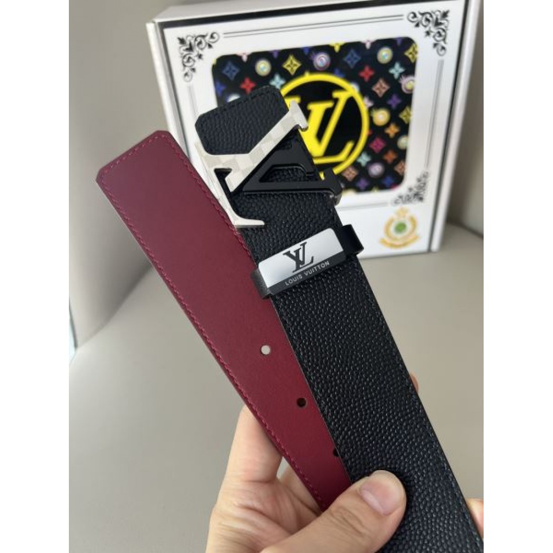 シンプル 上品 Louis Vuitton ルイヴィトン コピー ベルト グレーモノグラム ブラックレザーコンビ メタルロゴバックル フィット感良好 ビジネスカジュアル対応