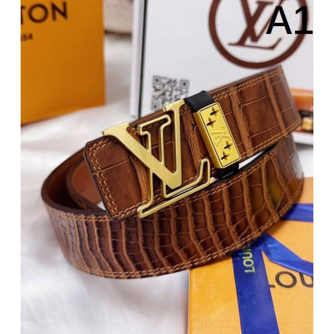 シンプル 洗練 Louis Vuitton ルイヴィトン コピー ベルト ブラックレザー モノグラムエンボス シルバーLVバックル クリーンデザイン ビジネススタイル